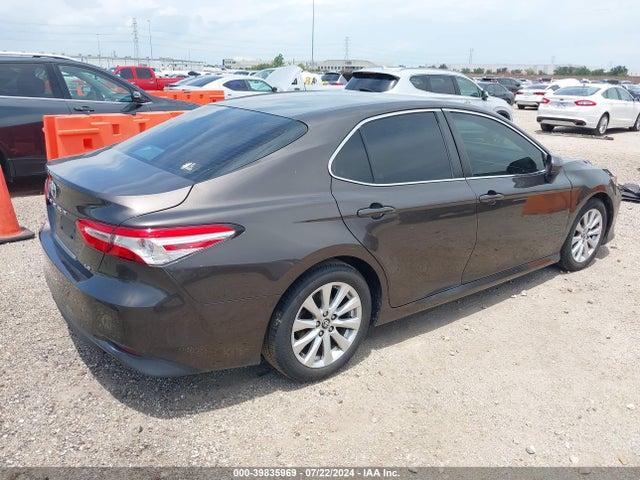 Toyota CAMRY LE 2018 4T1B11HK4JU048222 Image 4