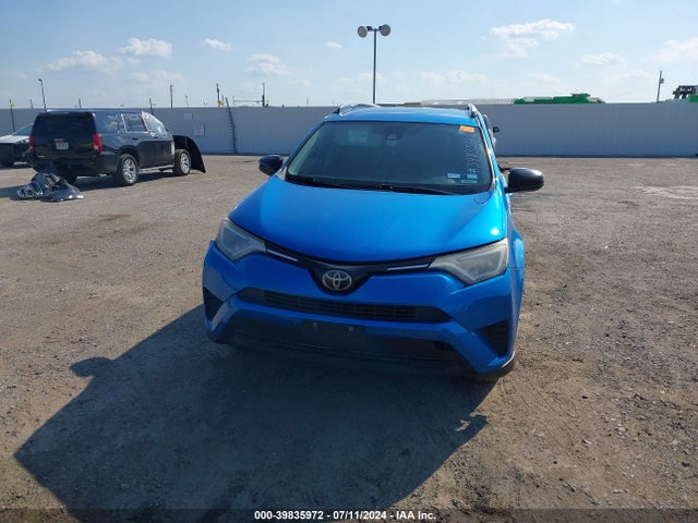 Toyota RAV4 LE 2018 JTMBFREV5JJ191541 Image 12