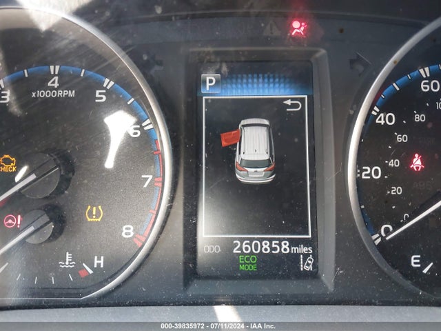 Toyota RAV4 LE 2018 JTMBFREV5JJ191541 Image 15