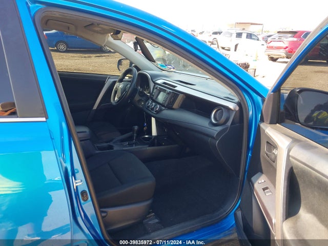 Toyota RAV4 LE 2018 JTMBFREV5JJ191541 Image 5