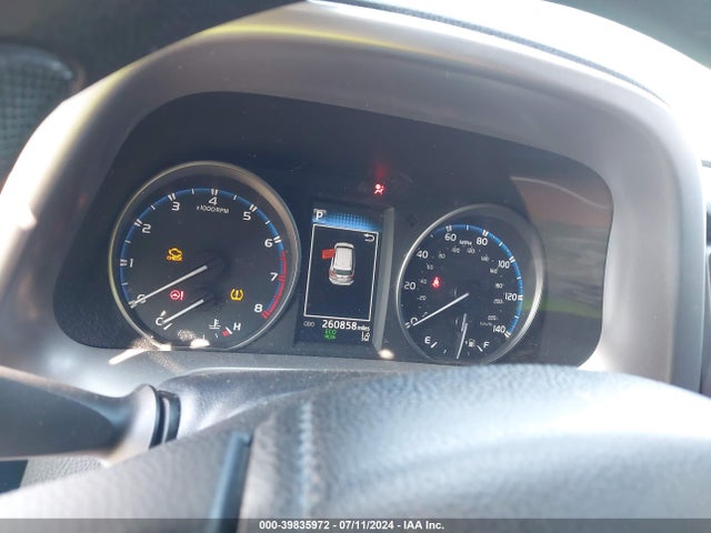 Toyota RAV4 LE 2018 JTMBFREV5JJ191541 Image 7