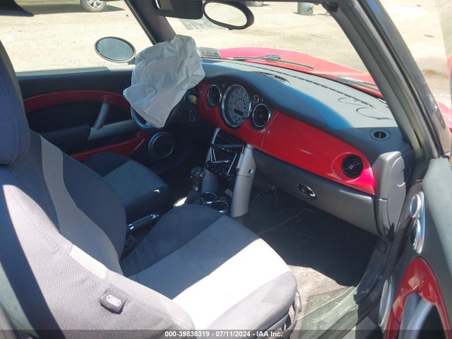 2006 MINI COOPER S WMWRH33526TK59604 Photo 4