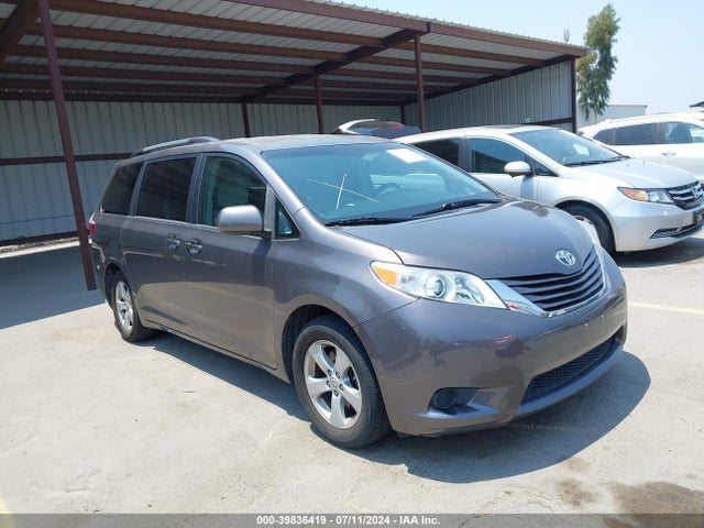 Toyota Sienna Le 8 Passenger 2016 5TDKK3DC9GS724849 zdjęcie główne