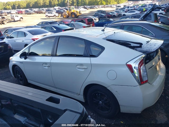Toyota Prius Two 2015 JTDKN3DU6F1940640 Image 14