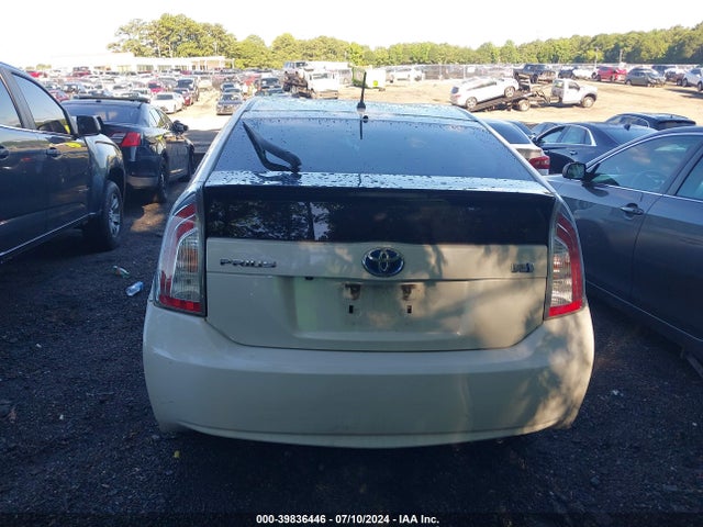 Toyota Prius Two 2015 JTDKN3DU6F1940640 Image 16