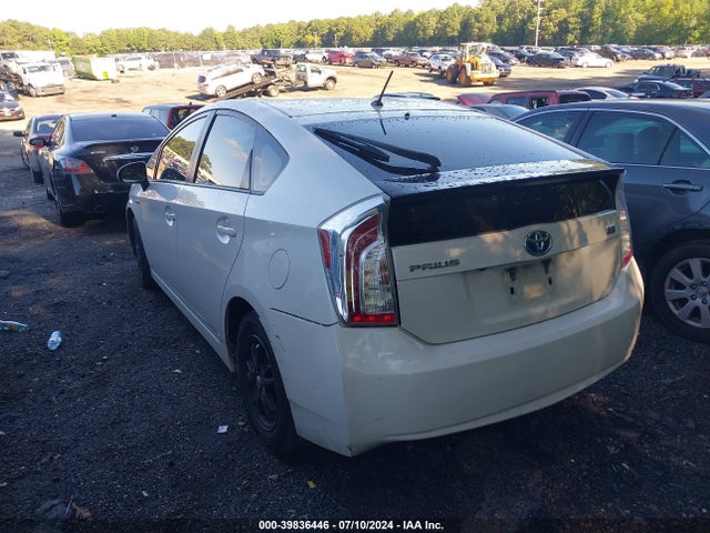 Toyota Prius Two 2015 JTDKN3DU6F1940640 Image 3