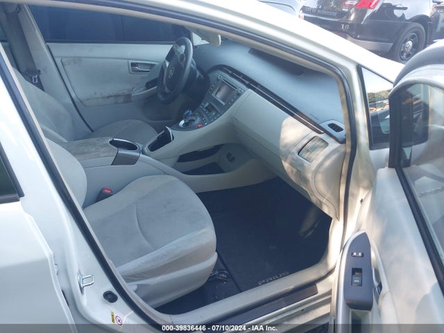 Toyota Prius Two 2015 JTDKN3DU6F1940640 Image 5