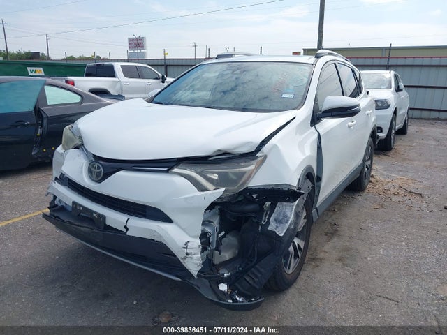 Toyota Rav4 Xle 2017 JTMWFREV4HJ111500 Image 2
