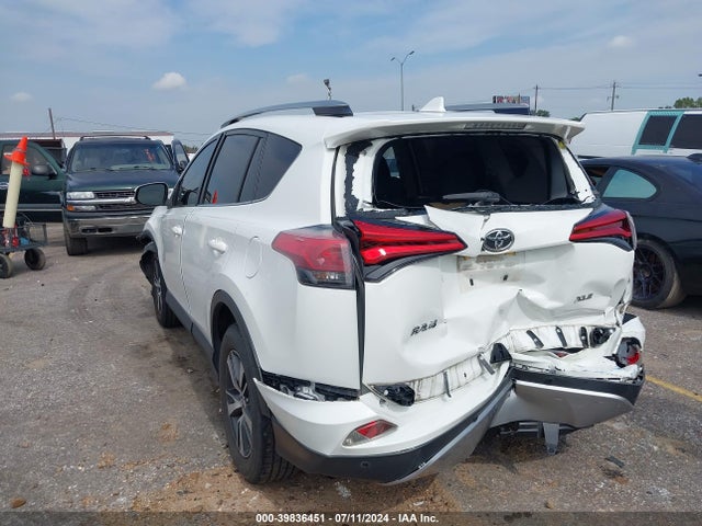 Toyota Rav4 Xle 2017 JTMWFREV4HJ111500 Image 3