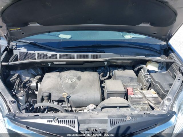 5TDKZ3DC1KS967883 Toyota Sienna Le 8 Passenger