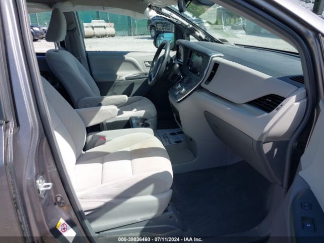5TDKZ3DC1KS967883 Toyota Sienna Le 8 Passenger