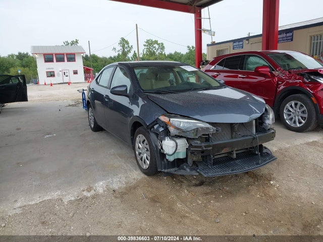 Toyota COROLLA LE 2018 5YFBURHE9JP825804 главное изображение