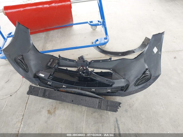 Toyota COROLLA LE 2018 5YFBURHE9JP825804 Image 12