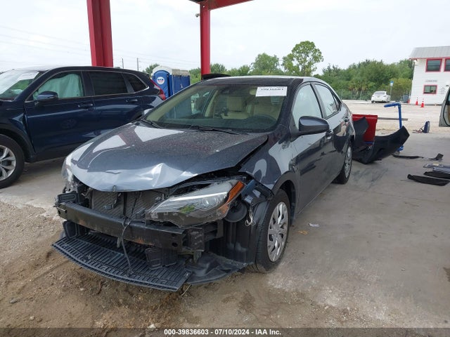 Toyota COROLLA LE 2018 5YFBURHE9JP825804 Image 2