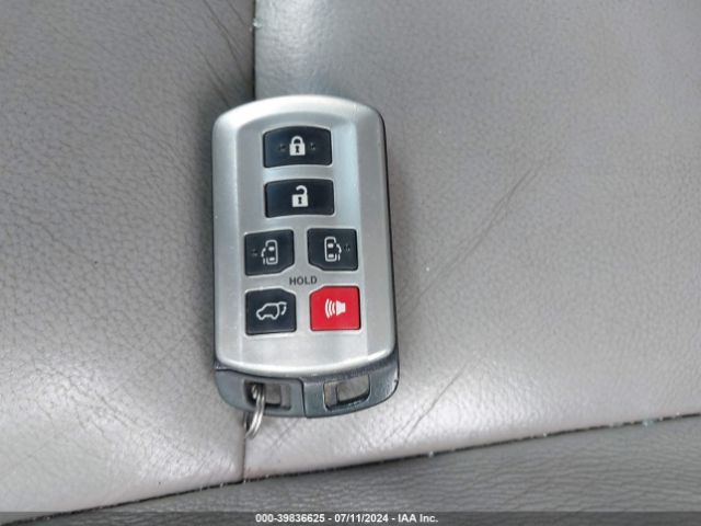 5TDYK3DCXFS663729 Toyota Sienna Xle 8 Passenger