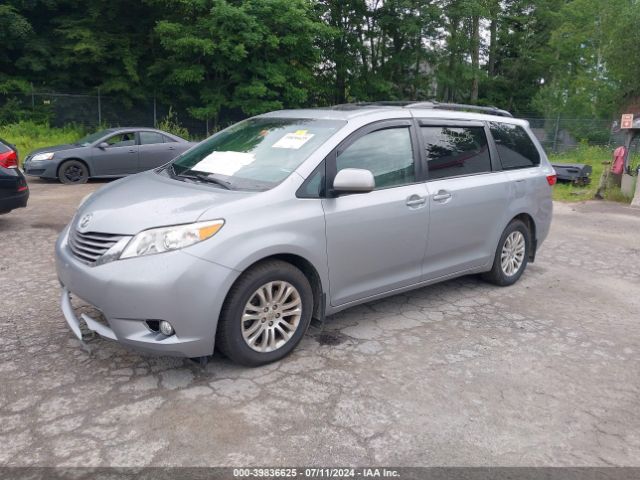 5TDYK3DCXFS663729 Toyota Sienna Xle 8 Passenger