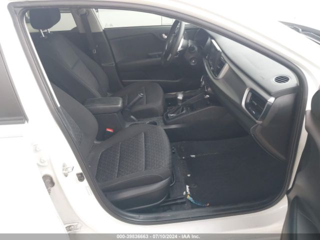 3KPA25AD9LE348078 KIA Rio 5-door S