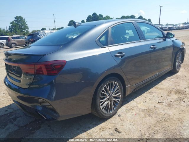 3KPF54AD2NE440479 KIA Forte Gt-line