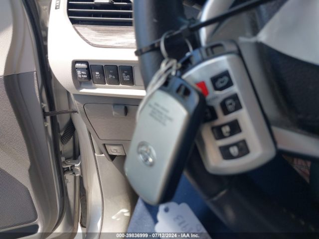 5TDYK3DC0FS678983 Toyota Sienna Xle Premium 8 Passenger