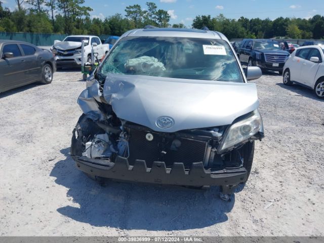 5TDYK3DC0FS678983 Toyota Sienna Xle Premium 8 Passenger