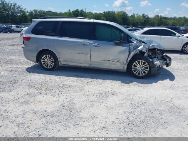 5TDYK3DC0FS678983 Toyota Sienna Xle Premium 8 Passenger