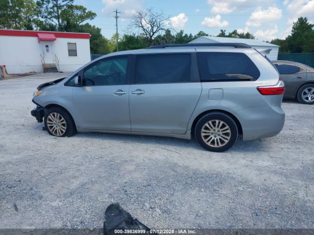 5TDYK3DC0FS678983 Toyota Sienna Xle Premium 8 Passenger