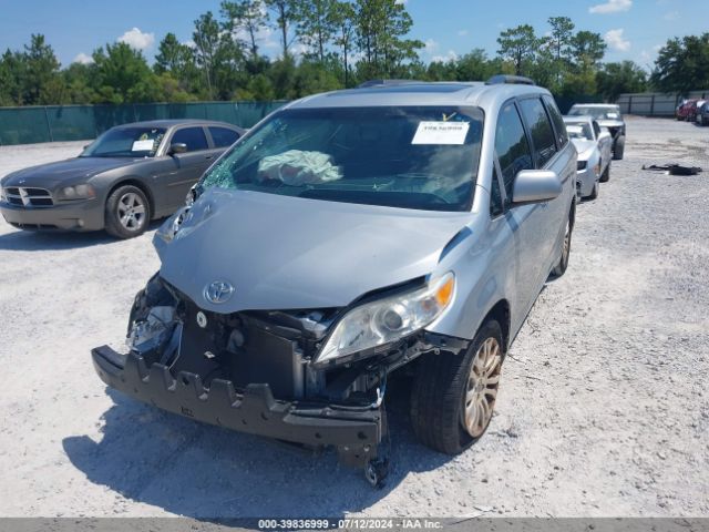 5TDYK3DC0FS678983 Toyota Sienna Xle Premium 8 Passenger