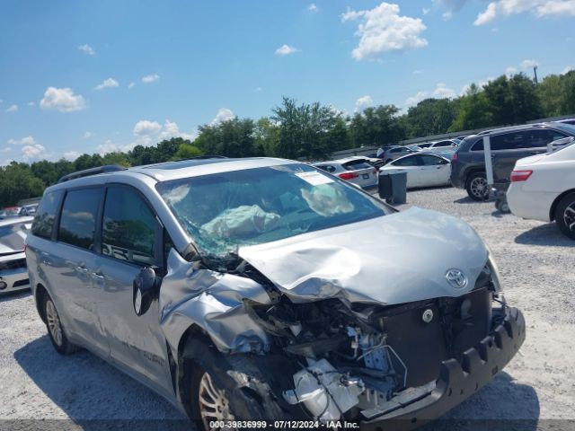 5TDYK3DC0FS678983 Toyota Sienna Xle Premium 8 Passenger