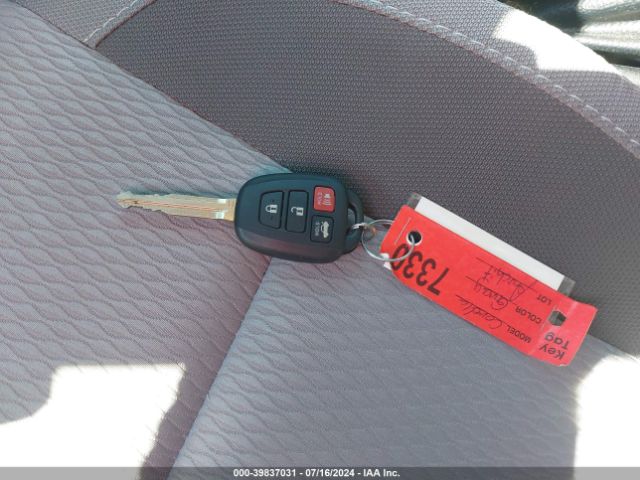 2T1BURHE8KC141215 Toyota COROLLA LE