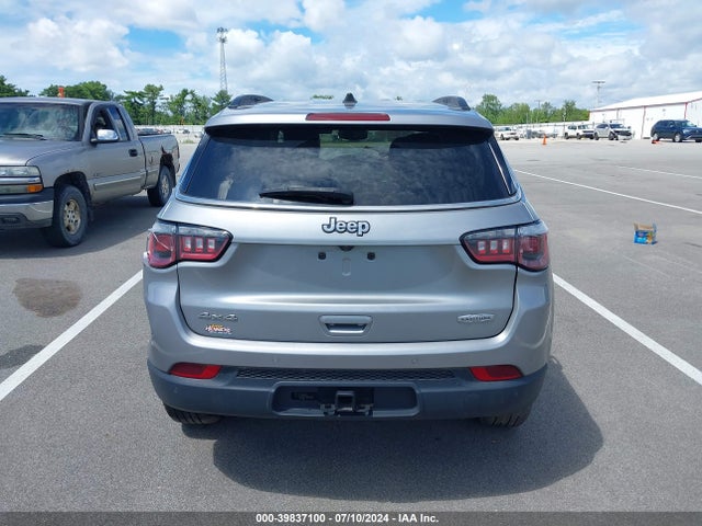 3C4NJDBB1JT408715 Jeep Compass Latitude 4x4
