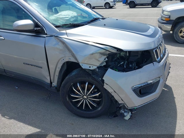 3C4NJDBB1JT408715 Jeep Compass Latitude 4x4