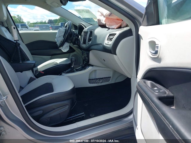 3C4NJDBB1JT408715 Jeep Compass Latitude 4x4