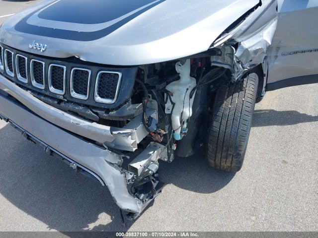 3C4NJDBB1JT408715 Jeep Compass Latitude 4x4