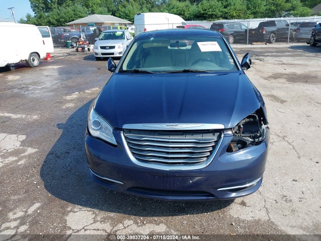 1C3CCBAB0EN121724 Chrysler 200 LX
