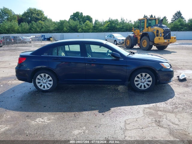 1C3CCBAB0EN121724 Chrysler 200 LX
