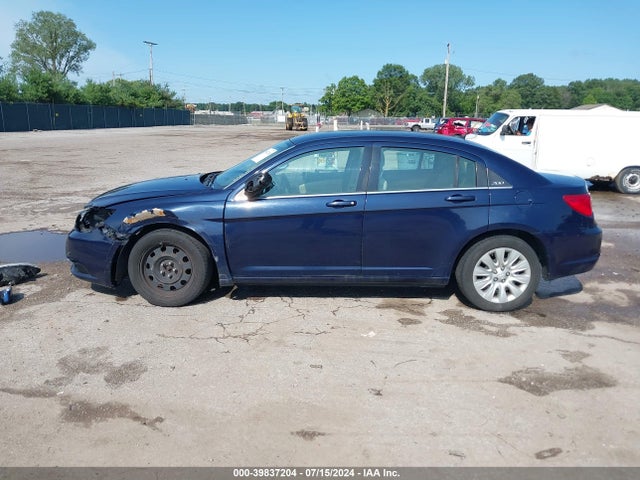 1C3CCBAB0EN121724 Chrysler 200 LX