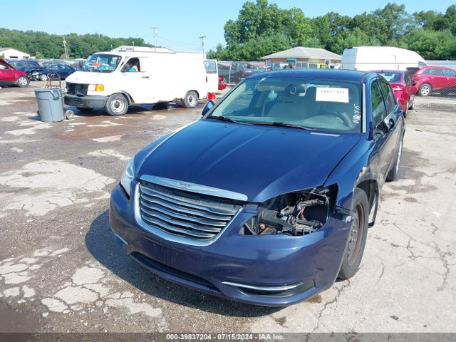 1C3CCBAB0EN121724 Chrysler 200 LX