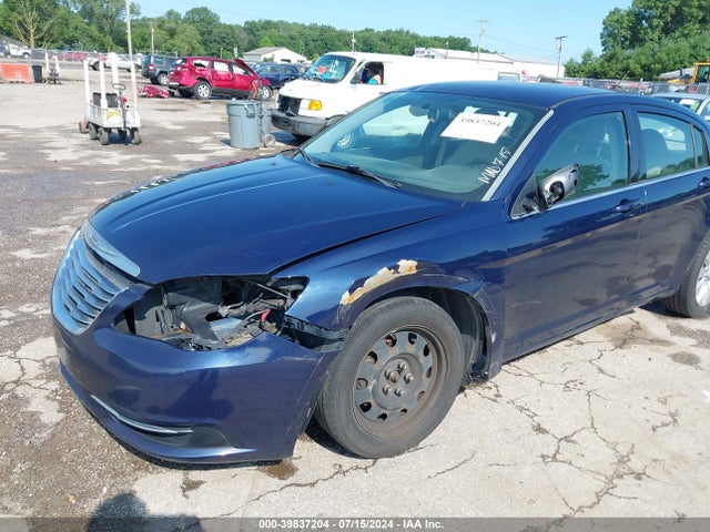 1C3CCBAB0EN121724 Chrysler 200 LX