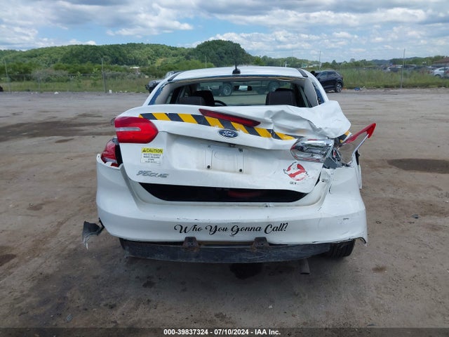 Ford FOCUS SE 2018 1FADP3F21JL212483 Image 16