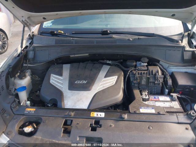 KM8SMDHF8HU208981 Hyundai Santa Fe Se