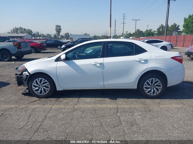 Toyota COROLLA LE 2018 5YFBURHE8JP853903 Image 15