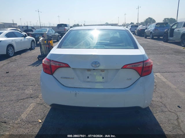 Toyota COROLLA LE 2018 5YFBURHE8JP853903 Image 17