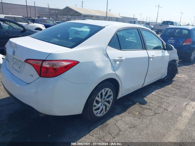 Toyota COROLLA LE 2018 5YFBURHE8JP853903 Image 4