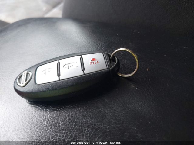 KNMAT2MV8GP628595 Nissan ROGUE SV