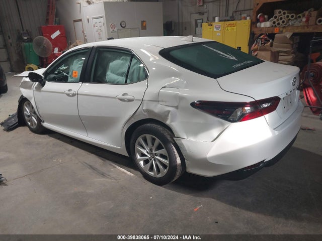 Toyota CAMRY LE 2021 4T1C11AK6MU463755 Image 3