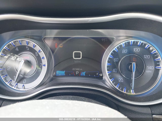 Chrysler 300 Anniversary Edition 2016 2C3CCAAG1GH141868 Image 7