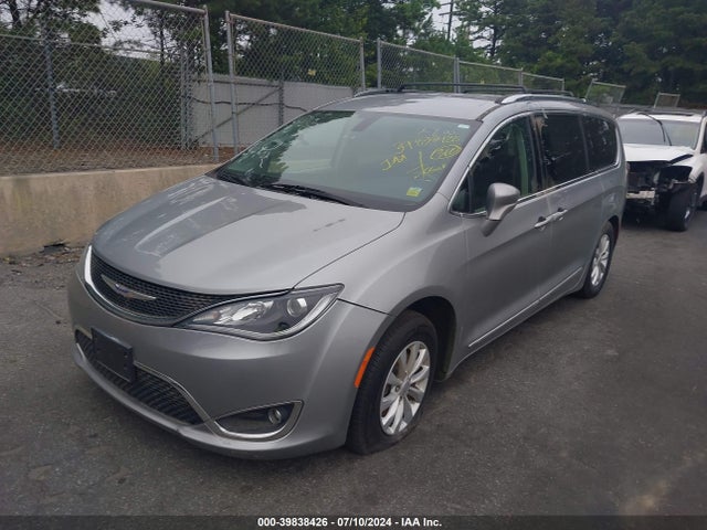 Chrysler Pacifica Touring L 2018 2C4RC1BGXJR365680 Image 2