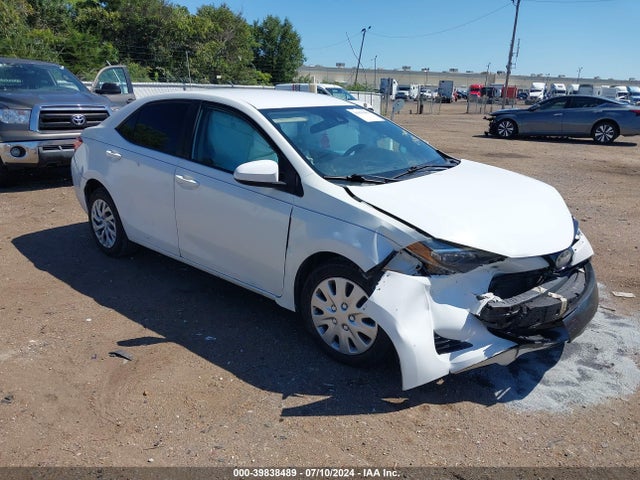 Toyota COROLLA LE 2018 5YFBURHEXJP780596 main image