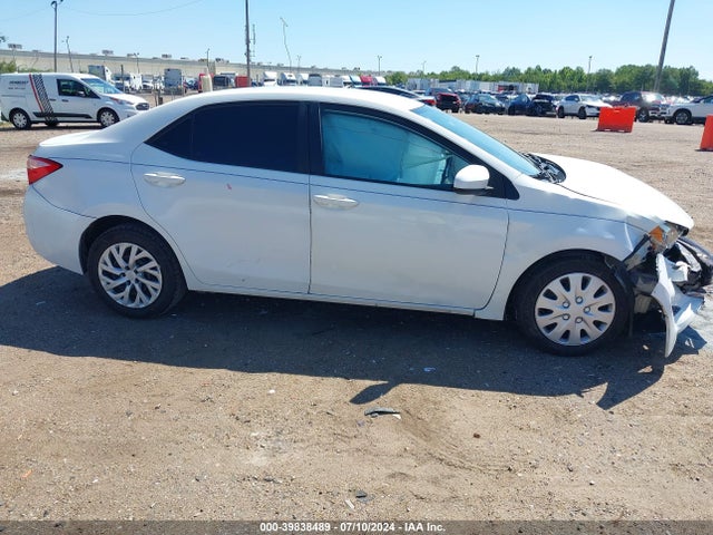 Toyota COROLLA LE 2018 5YFBURHEXJP780596 Image 13