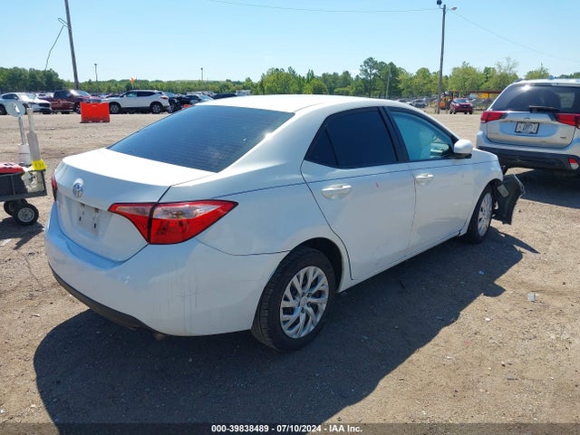 Toyota COROLLA LE 2018 5YFBURHEXJP780596 Image 4